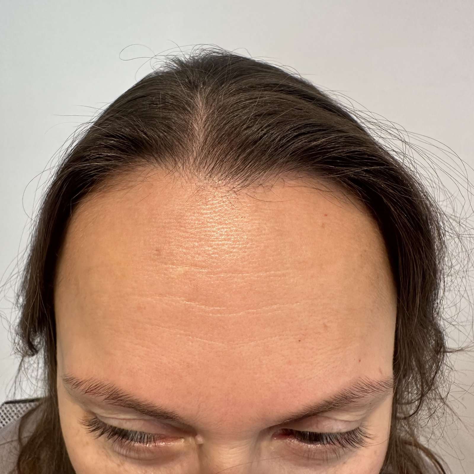 Detalle frontal del cabello femenino